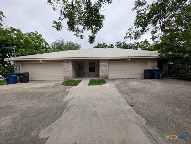 Building Photo - 1134 Misty Acres Dr
