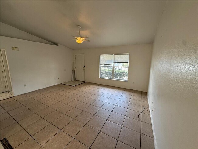 Building Photo - 9515 SW 31st Ct