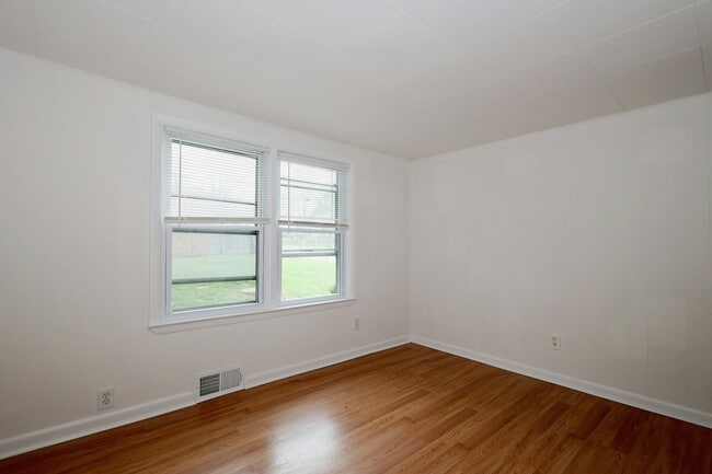 Building Photo - 121 Westport Rd