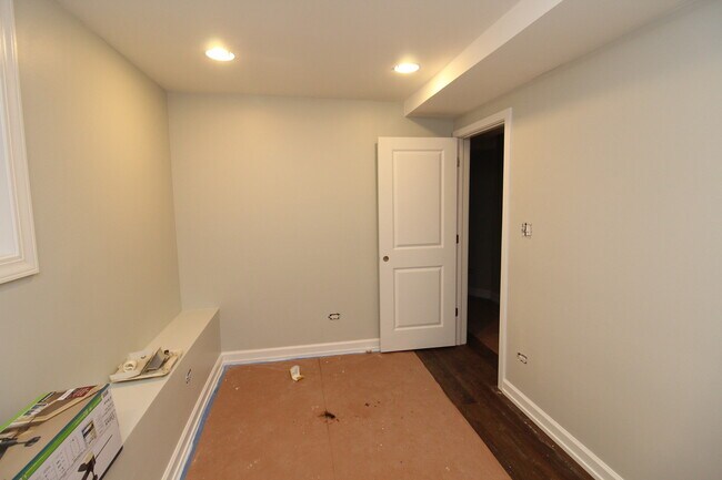 Building Photo - 1747 W Wallen Ave