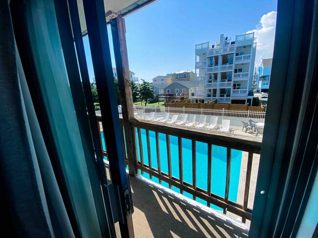 View of the pool of the secondary suite. - 505 Carolina Beach Ave N