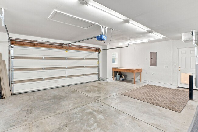 Building Photo - 3389 W Pescador Dr