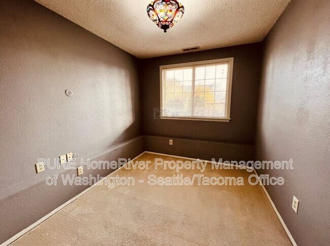 Building Photo - 4215 N Vassault St