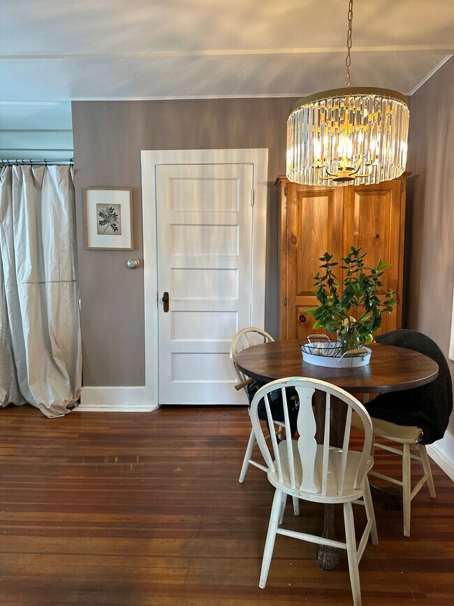 Building Photo - 208 Lake Ave