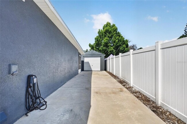 Building Photo - 1330 S Shore Dr