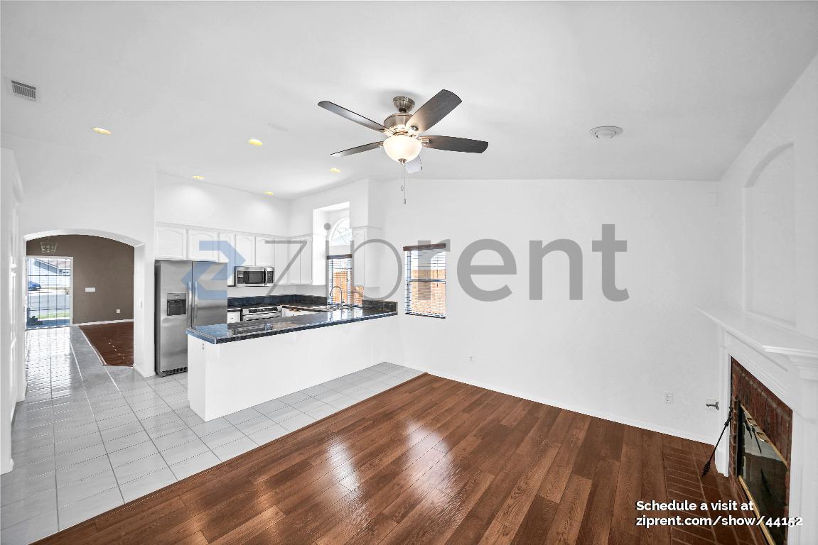 Building Photo - 27015 Hemingway Ct