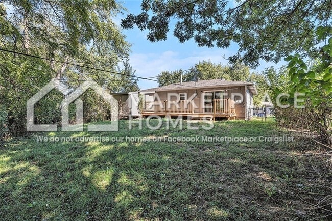 Building Photo - 4528 N Forest Ave