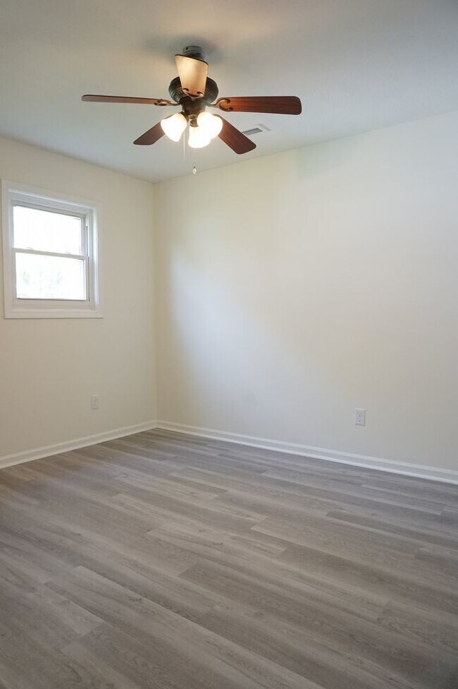Building Photo - 3808 Fawn Creek Dr