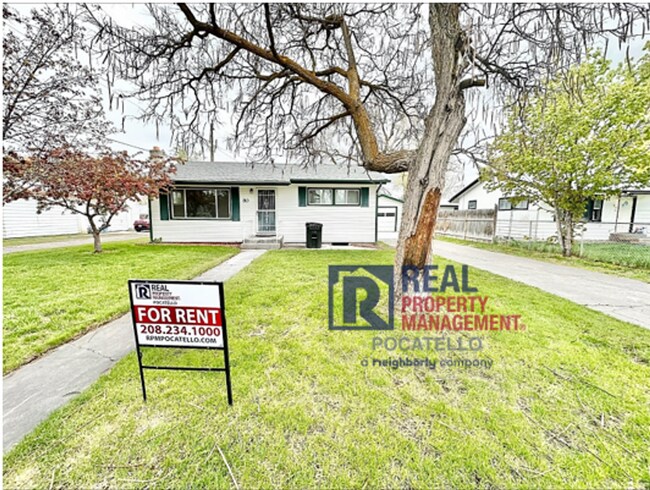 Building Photo - MOVE IN SPECIAL - 4 Bed 2 Bath House - PET...