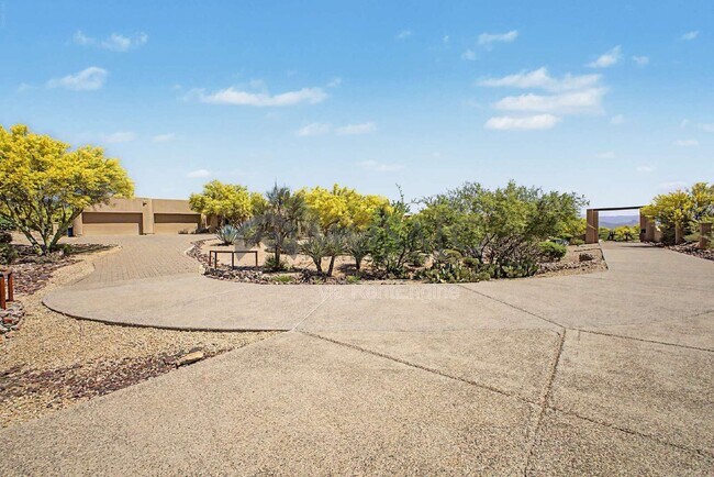 Building Photo - 14006 E Mark Ln