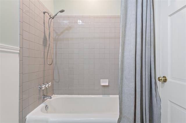 Building Photo - 2600 Maple Ave