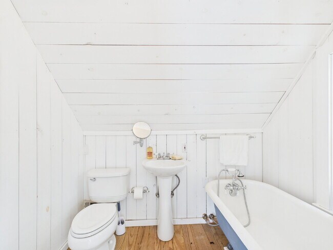 Building Photo - Hunting Retreat with 40 acre Yard