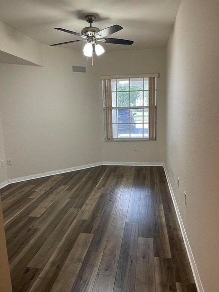 Building Photo - 549 SE Prescott Pl