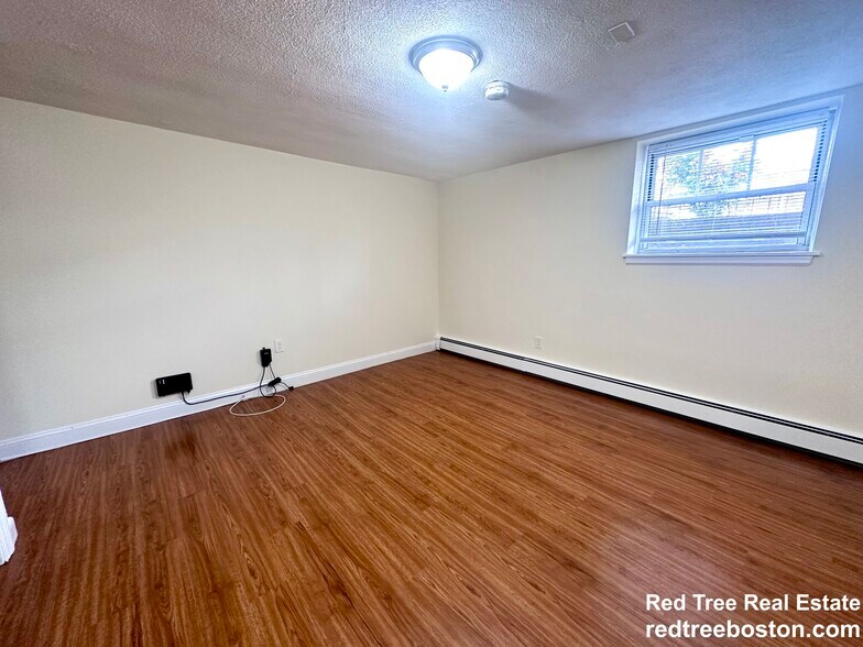 Building Photo - 176 N Beacon St