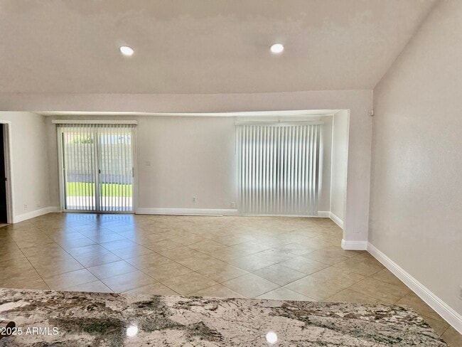 Building Photo - 1213 E Tonto Ln