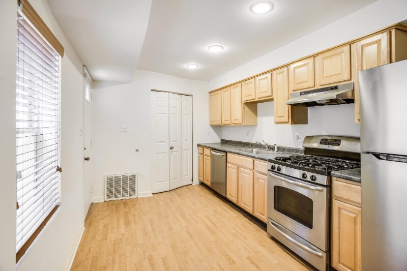 Building Photo - 729 10th St NE