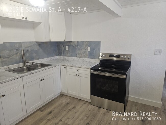 Building Photo - 4217 E Sewaha St