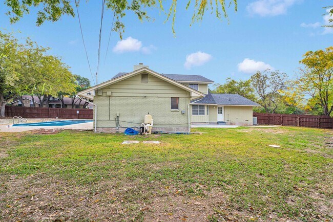 Building Photo - Two Story Rental in Castle Hills
