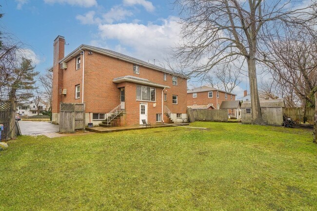 Building Photo - 19 Ashmont Ave
