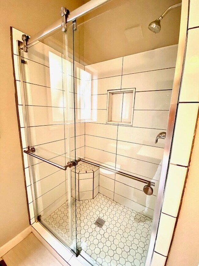 Building Photo - 4 Bedroom 2 bath Home in NW Boise