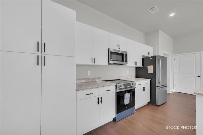 Building Photo - 1058 Homestead Wy St