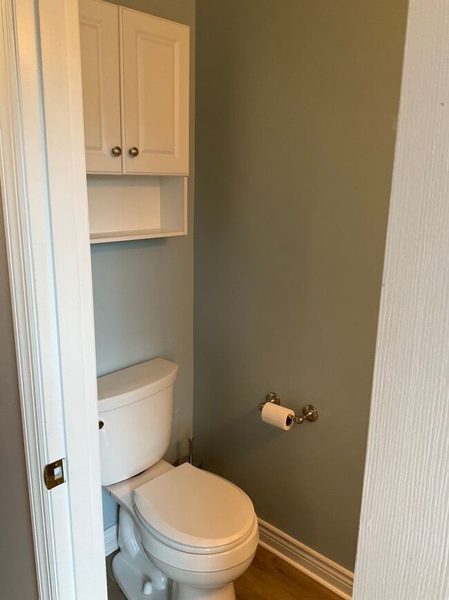 Building Photo - Large 3 Bedroom 2.5 bath townhome with additional finished room.