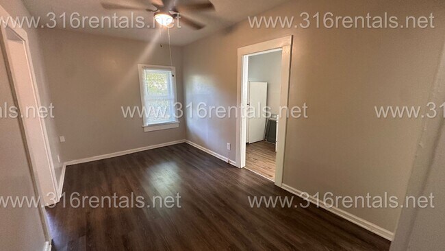 Building Photo - $525- 1 bed 1 bath - Duplex located in the Sunflower neighborhood