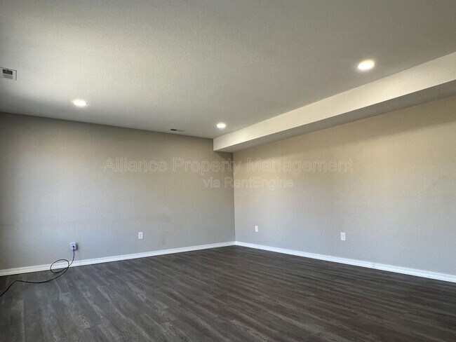 Building Photo - 7470 Grand Valley Dr