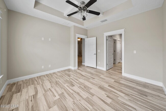 Building Photo - 305 Evergreen St