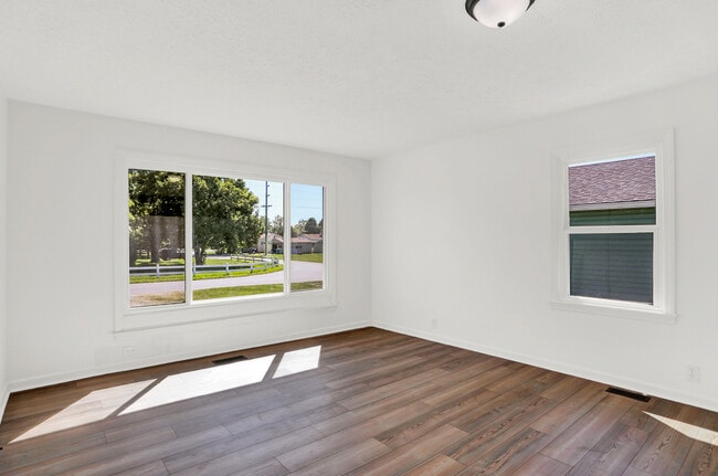 Building Photo - 898 Glendale Dr