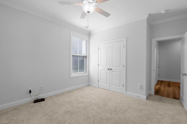 Building Photo - Dream Home in Hampstead!
