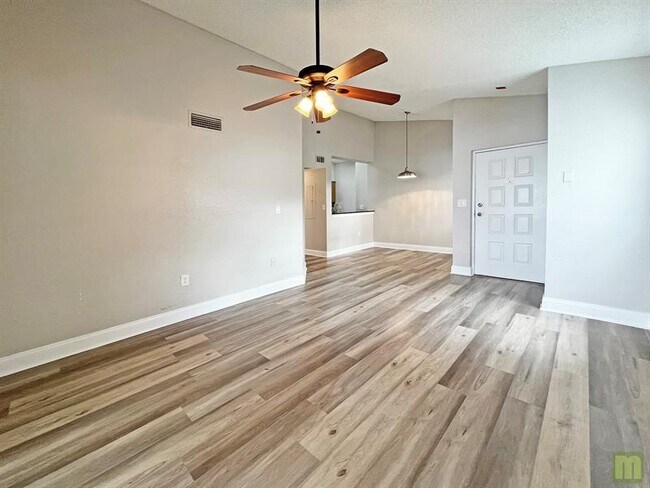 Building Photo - 2811 N Oakland Forest Dr