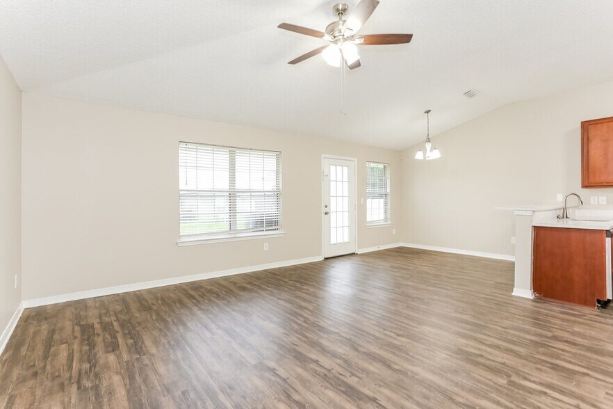 Building Photo - 7524 Westland Oaks Dr