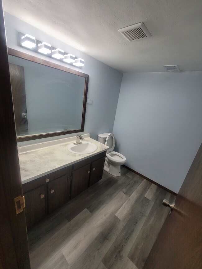 Half bathroom next to master bedroom - 1213 E Airport Rd