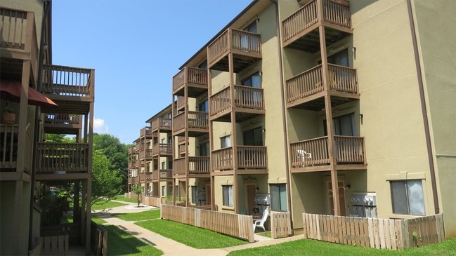 Building Photo - 1002 Linden Ave