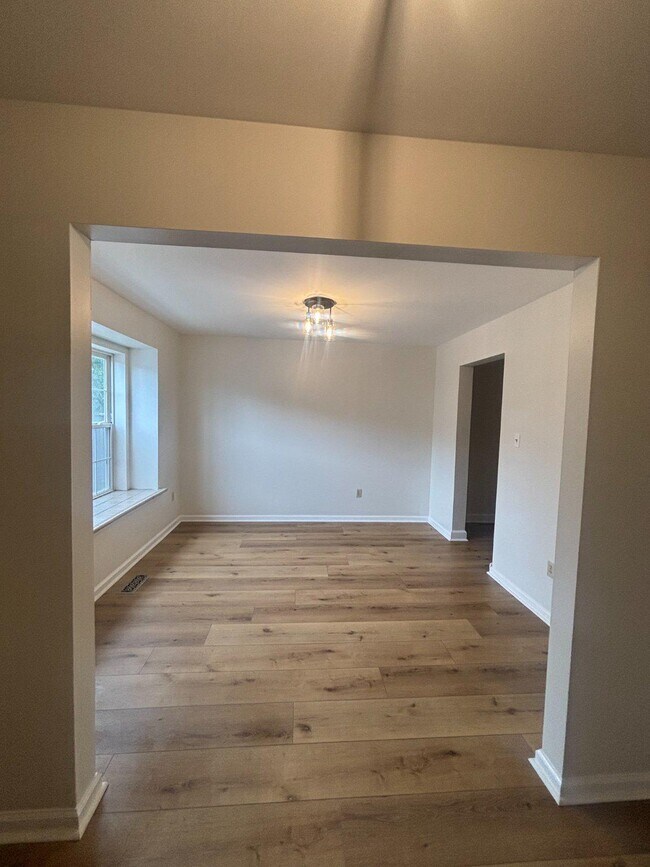 Building Photo - 4220 Elm Ct