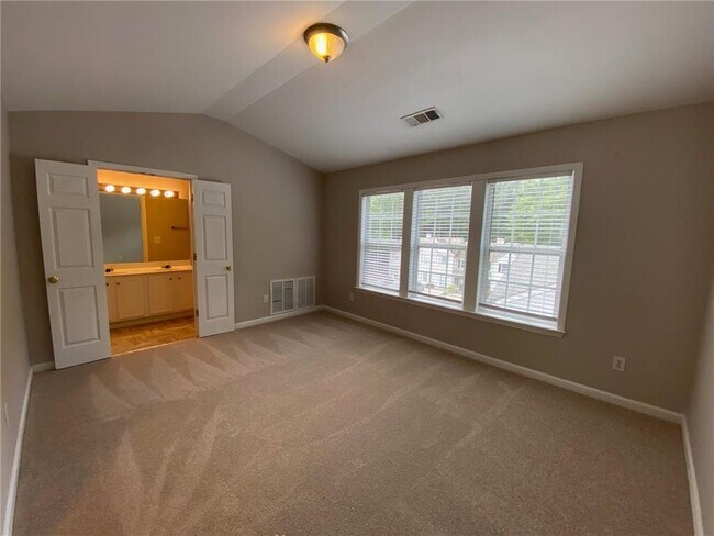 Building Photo - 4019 Howell Park Rd