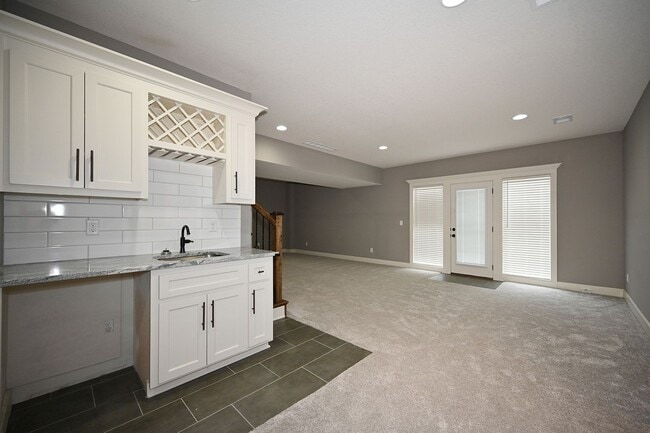 Building Photo - 7465 NW Douglas Ct