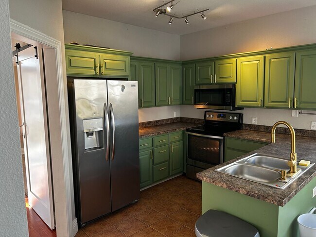 Building Photo - Fayetteville Home in Salem Village Subdivision!