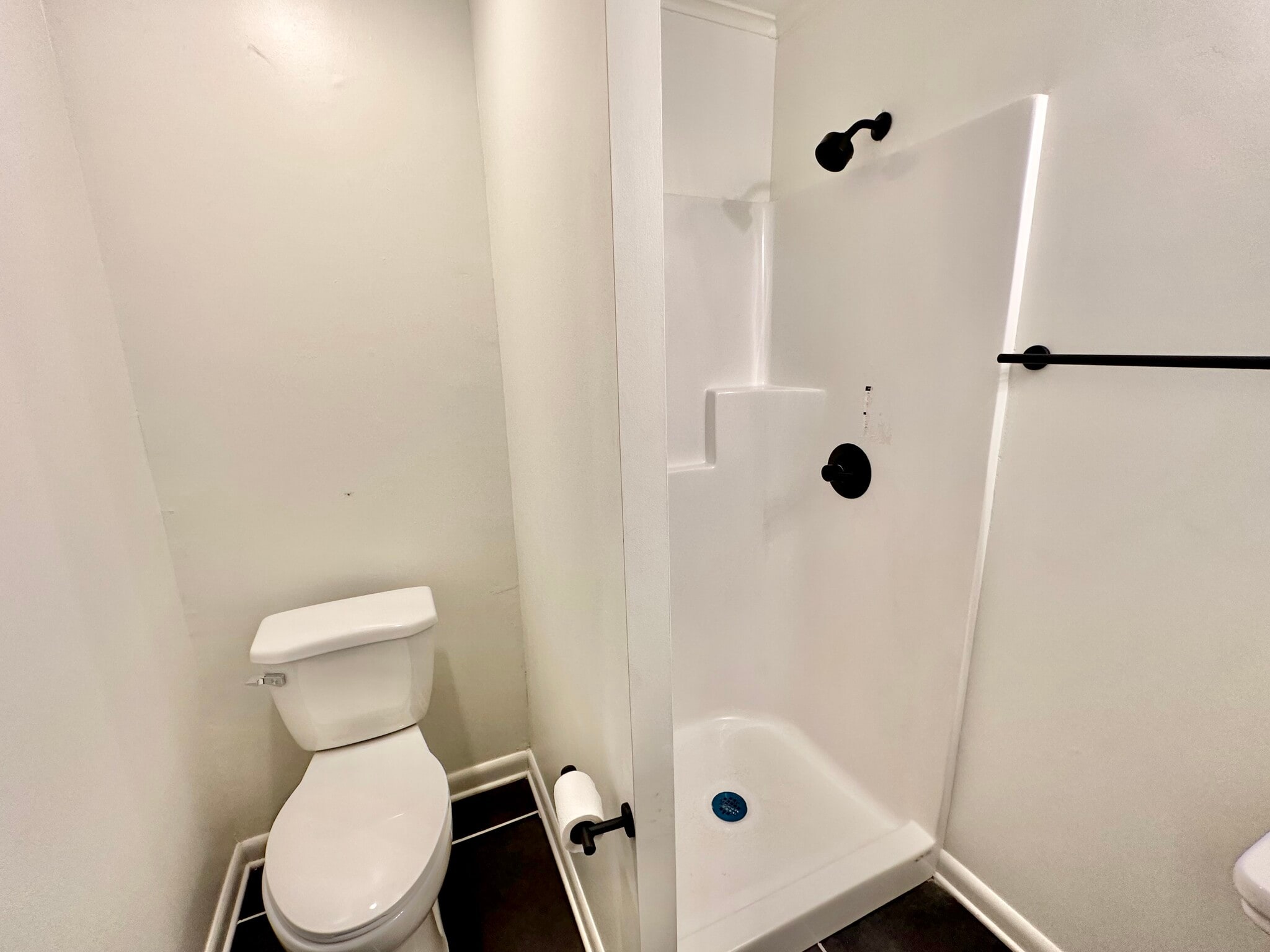 Master Shower - 913 Lynden Blvd