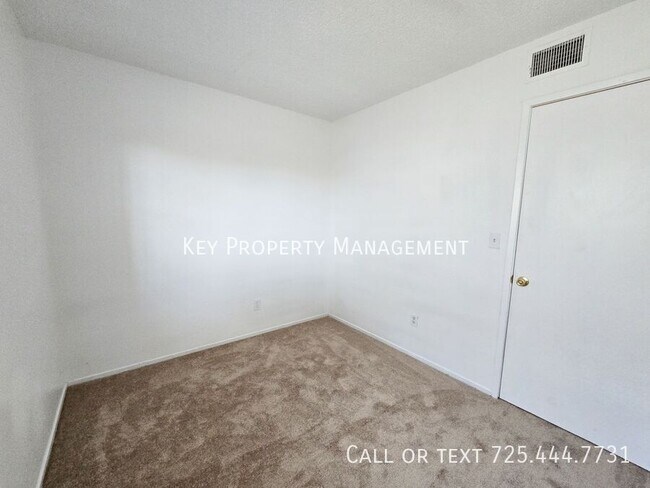 Building Photo - OPEN 3 BEDROOM/ 2 BATH CONDO