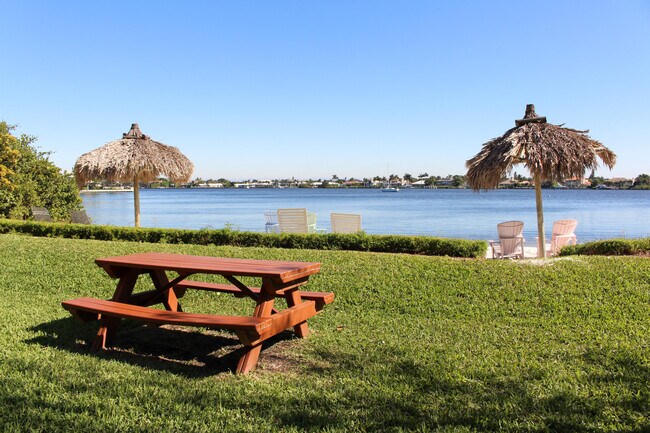 Building Photo - 300 Scotia Dr