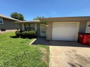 Building Photo - 2BR/1BA | Newly Renovated Unit | 1-Car Covered Parking | In Blue Springs!