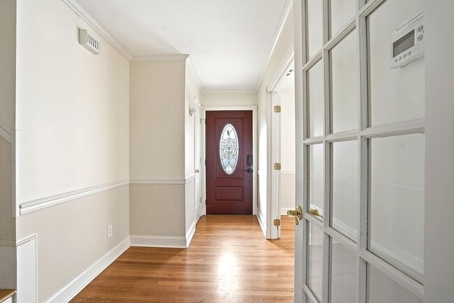 Building Photo - LIVE IN THE HEART OF RALEIGH-BEAUTIFUL AND FUNCTIONAL HOME AWAITS YOU!