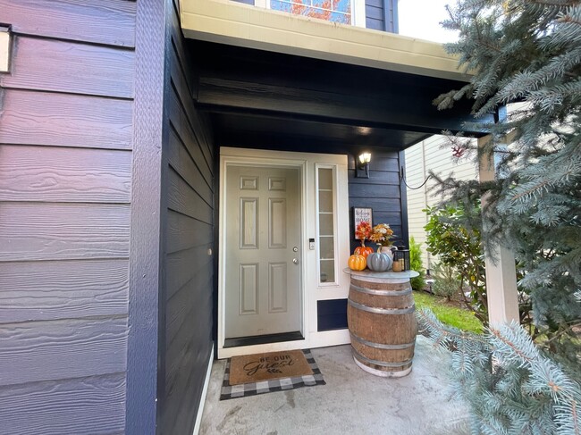 Building Photo - 527 Whitney Dr