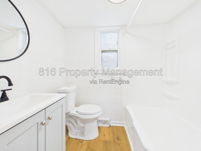 Building Photo - 836 N Montgall Ave