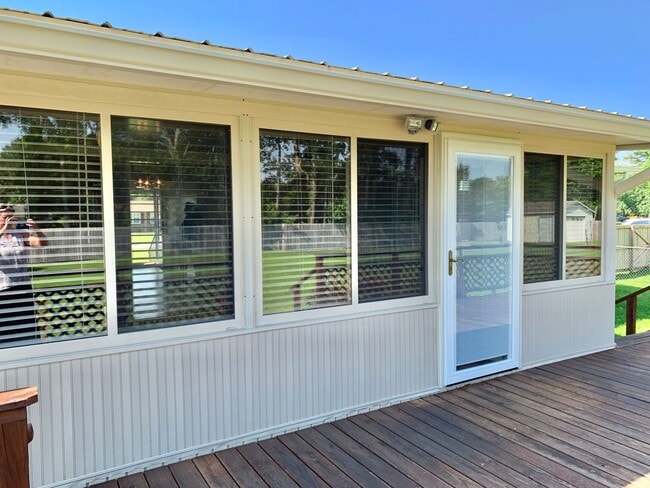 Building Photo - Charming Updated Home, Quiet Street Near Base, Fenced Yard!