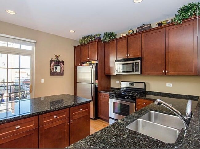 Building Photo - 7426 W Fullerton Ave