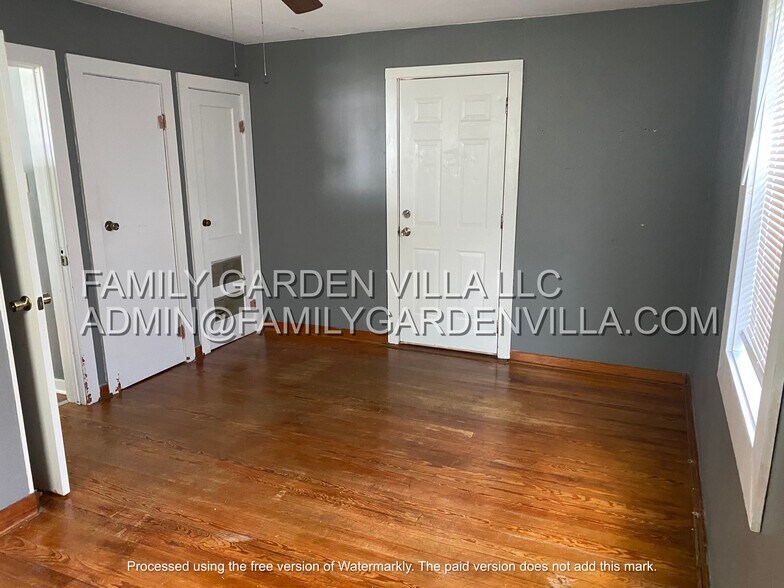 Building Photo - 1836A Ridgefield Ave