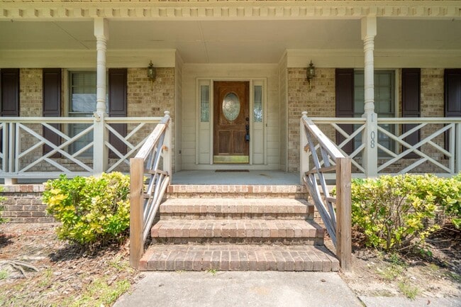 Building Photo - 1608 Piney Creek Pl